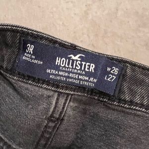 American Eagle High Rise Mom Jean